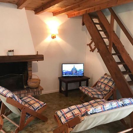 Gite 4 Personnes Situe Aux Portes Du Perigord Saint-Adjutory Екстер'єр фото